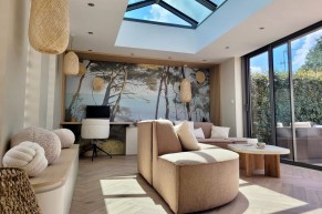 Extension lumineuse vue intérieur avec style moderne et cosy