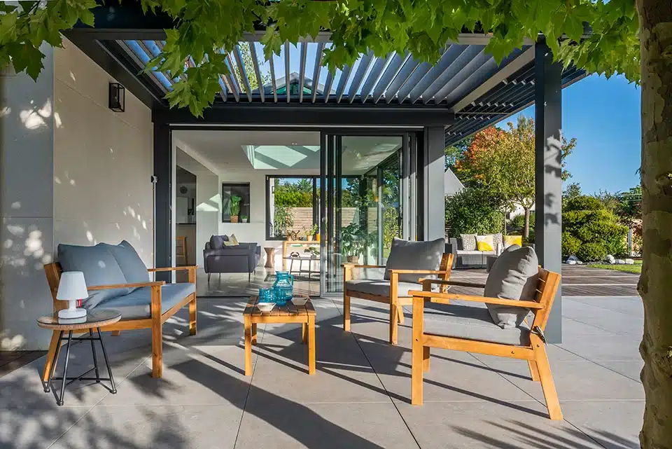 Pergola bioclimatique aluminium à Uzès : un choix tendance - Résobaies